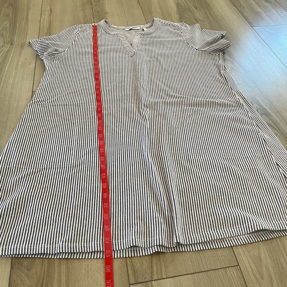 Isaac Mizrahi Navy and White Striped V-Neck Seersucker Dress - Picture 9 of 10